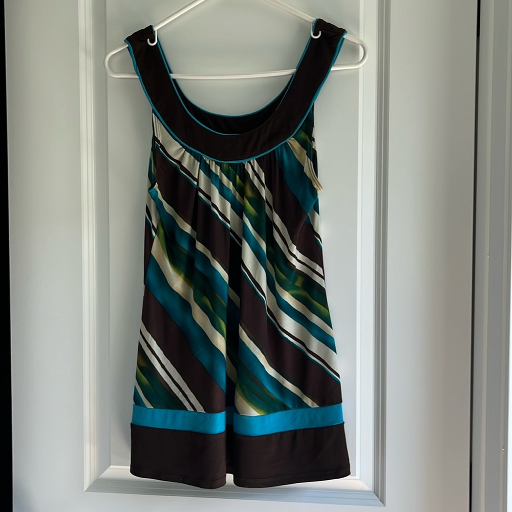 Tank, medium scoop neck line front and back